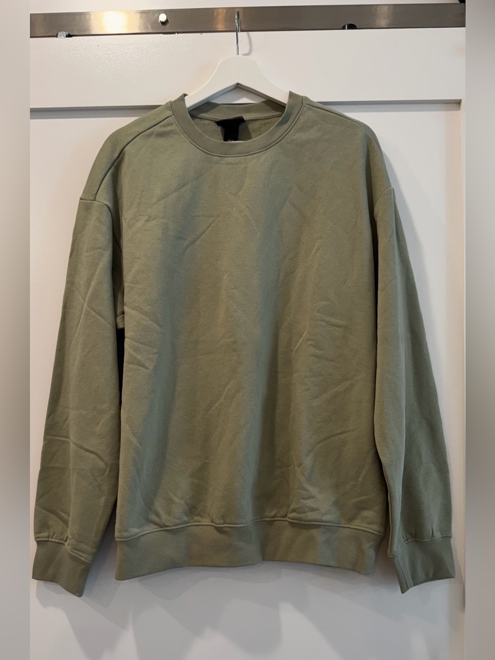 H&M Men’s Loose Fit Crewneck Sweatshirt Olive Green Size M New With Tags